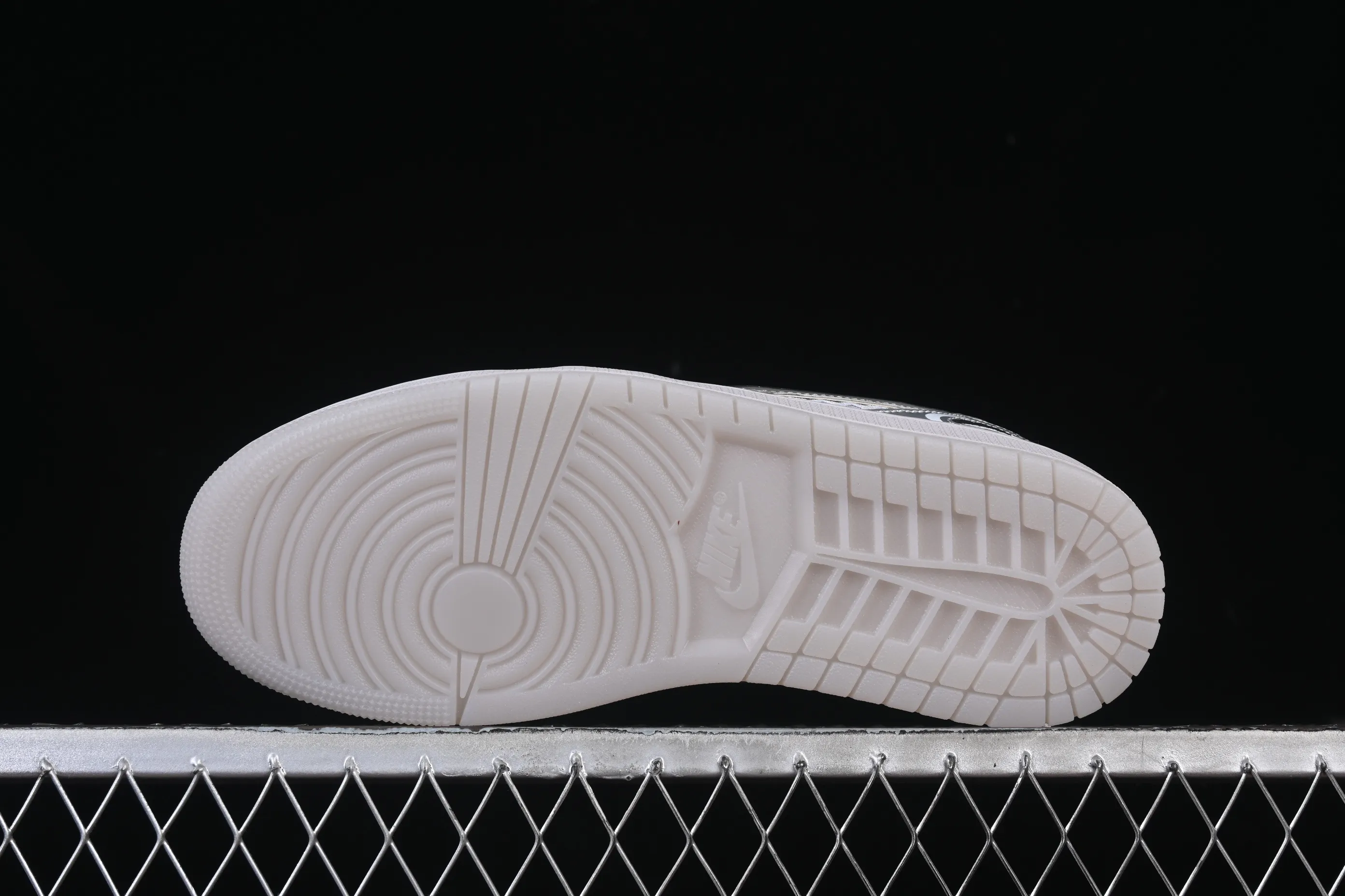 All categories Air Jordan Jordan series basketball shoes Air Jordan 1 Low Air Jordan 1 Low "MM V3" AJ1 Joe 1 liquid silver low-top cultural and casual sneakers HQ2186-002